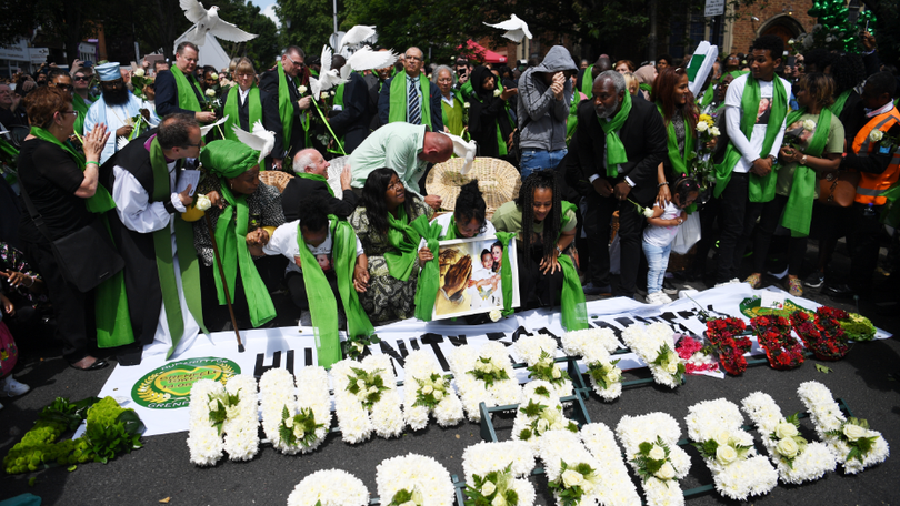 Imagem de Londres veste-se de verde em homenagem às vítimas da Torre Grenfell