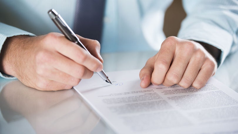 Imagem de Letras pequenas nos contratos ao consumidor proibidas
