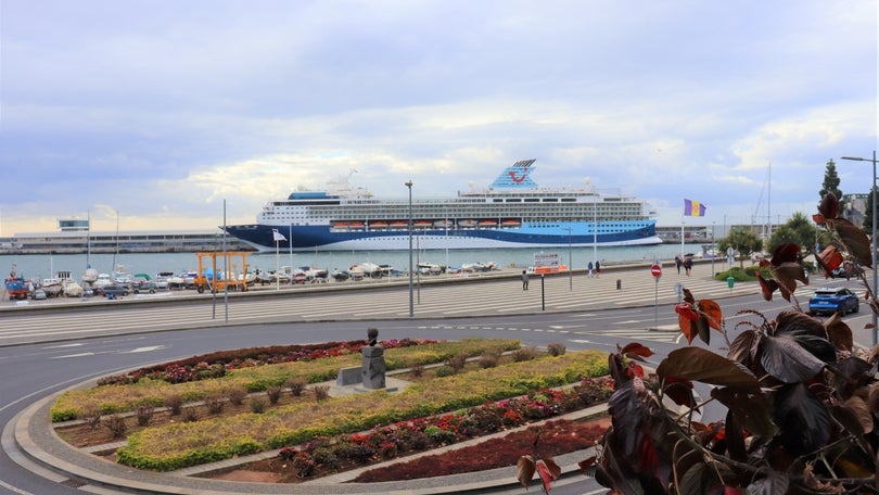 Imagem de «Marella Explorer» traz 2616 pessoas ao Funchal