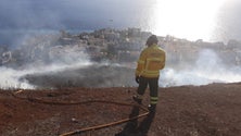 Imagem de Incêndio na zona da Ajuda mobiliza helicóptero