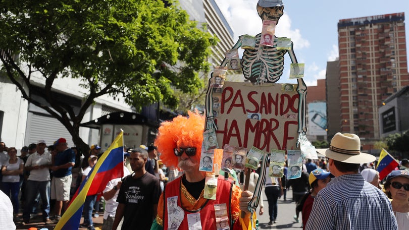 Oposição venezuelana sai à rua para exigir entrada de ajuda humanitária