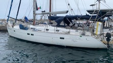 Imagem de Marinha presta auxílio a veleiro no Funchal