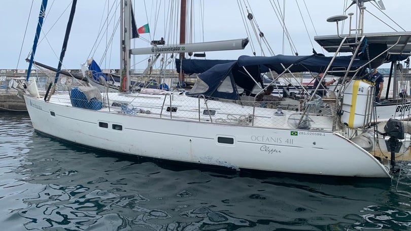 Imagem de Marinha presta auxílio a veleiro no Funchal