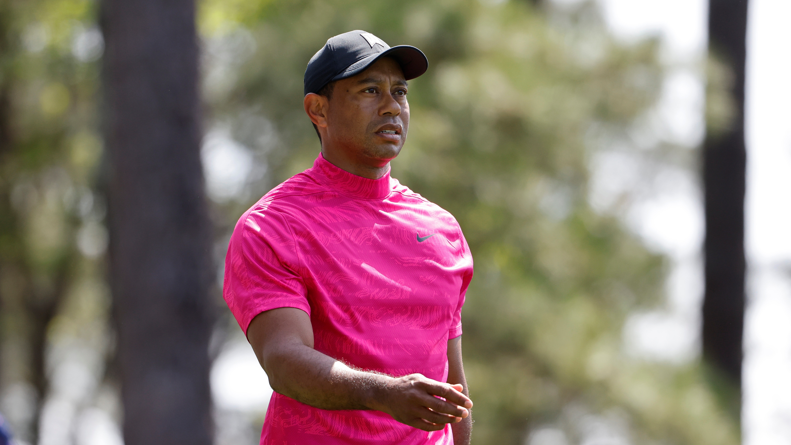 Tiger Woods volta a competir depois de grave acidente