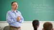 Imagem de Menos alunos, mais professores (áudio)