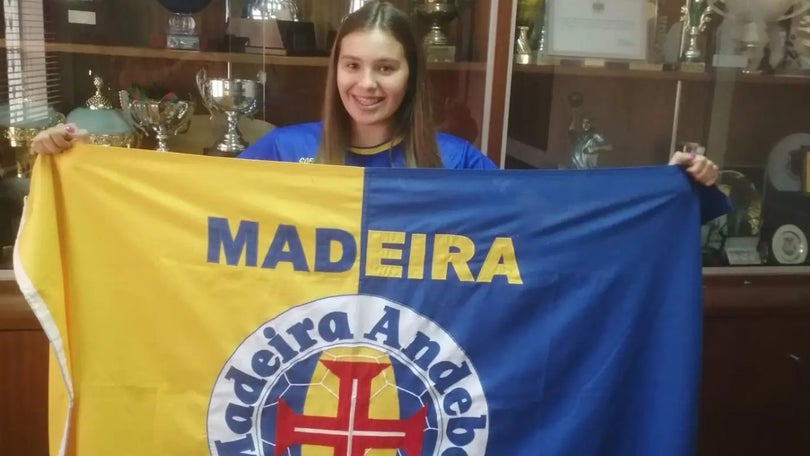Camila Henriques renova com o Madeira SAD
