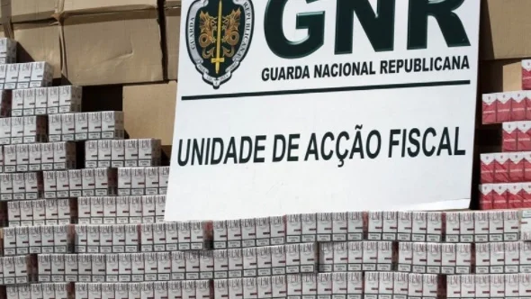 Contrabando de tabaco e fraude fiscal de 7 milhões leva à realização de 30 buscas