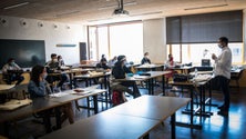 Imagem de Covid-19: Há 135 alunos e 12 professores em quarentena na Madeira (Vídeo)
