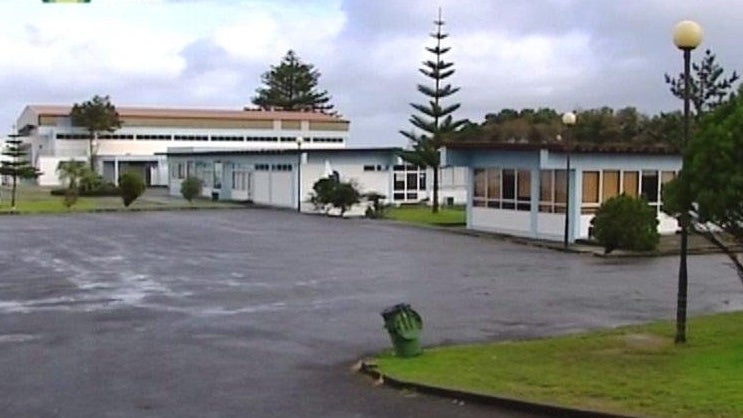 Pandemia força encerramento de mais escolas em São Miguel