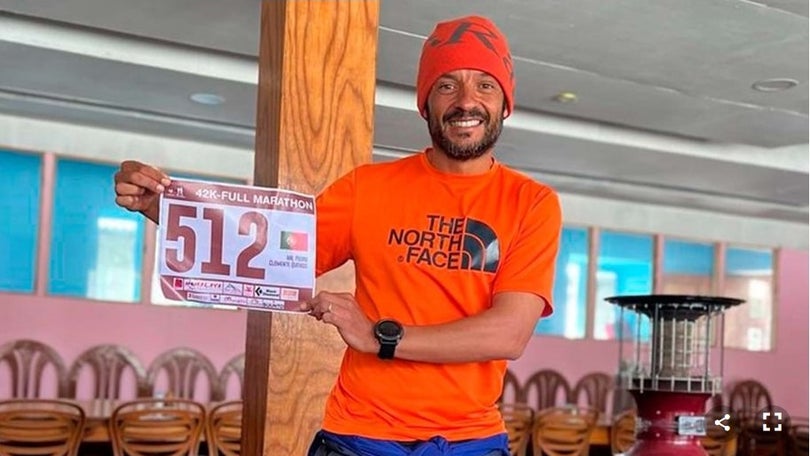 Imagem de Português faz maratona em pleno Evereste para alimentar crianças