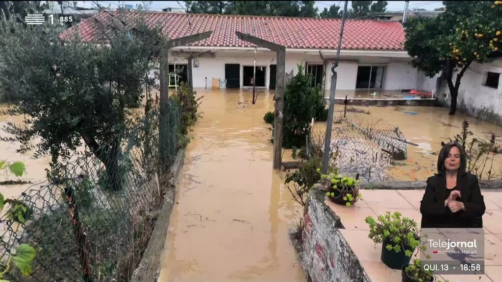 Imagem de Morte de idosos em inundação. GNR entrou em casa 