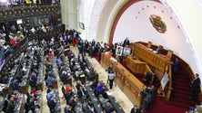 Imagem de Parlamento quer mudar lei do jornalismo