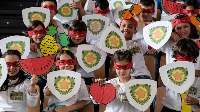 Imagem de Escolas madeirenses no projecto `Heróis da Fruta – Lanche Escolar Saudável`