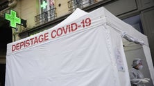 Imagem de França com taxa de incidência abaixo de 100