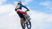 Imagem de Henrique Benevides luta pelo título regional da motocross (Vídeo)