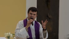 Imagem de Padre cancela missas (áudio)
