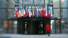 Imagem de UE/Cimeira: Parlamento Europeu ameaça rejeitar acordo orçamental
