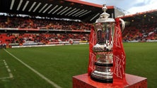 Imagem de Finais da Taça de Inglaterra e Taça da Liga inglesa vão ter público