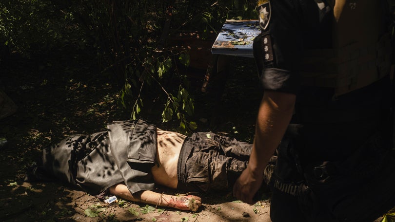 Imagem de Seis mortos em ataque russo contra edifício em Donetsk