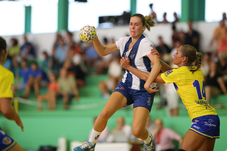 Andebol Feminino Suspenso Desporto Rtp Madeira Rtp