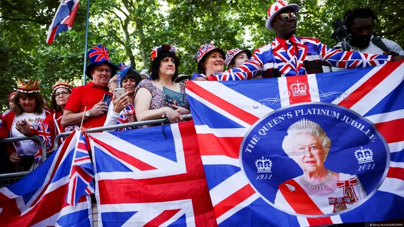 Imagem de Boris Johnson felicita Isabel II pelo «notável» reinado de 70 anos