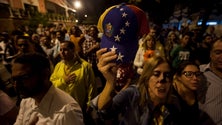 Militares venezuelanos ocupam bairro após protestos por falta de alimentos