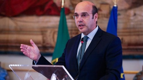 Imagem de Covid-19: Restrições aéreas do Reino Unido sem fundamento científico, Siza Vieira