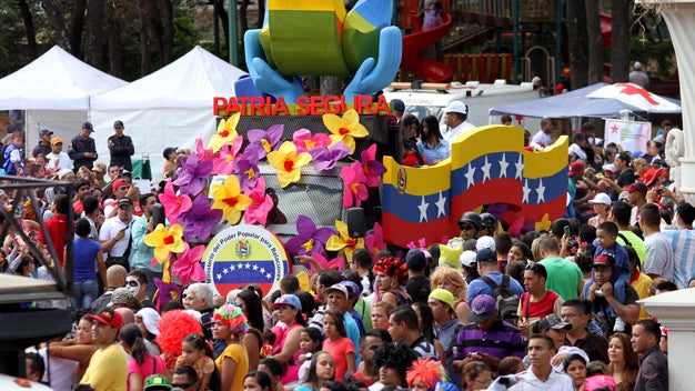 Imagem de Maduro antecipa início do Carnaval para 28 de fevereiro