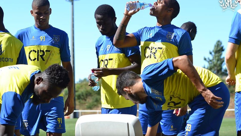 Imagem de União da Madeira perde com a Oliveirense (2-1)