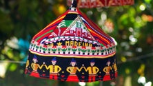 Imagem de Carapuças, barretas, chapéus, lenços e mantilhas madeirenses catalogados em livro (Áudio)