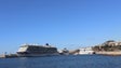 Imagem de Porto do Funchal com três navios e mais de 11 800 pessoas
