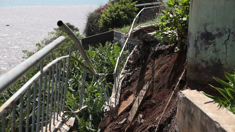 Imagem de Derrocada junto a vereda em Câmara de Lobos