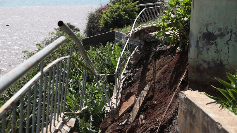 Derrocada junto a vereda em Câmara de Lobos