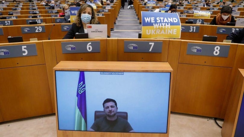 «Provem que estão connosco», pede Zelensky à UE