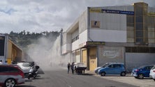 Imagem de Incêndio no Parque Empresarial da Cancela já está extinto