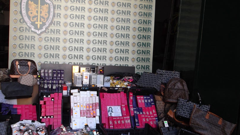 Imagem de GNR apreende artigos contrafeitos avaliados em 44 mil euros
