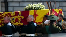 Imagem de Isabel II: Caixão chega à Catedral de Edimburgo para homenagens