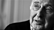 Imagem de Morreu Elie Buzyn, uma das últimas testemunhas francesas de Auschwitz