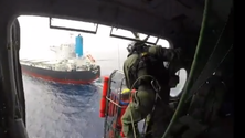 Imagem de Força Aérea Portuguesa resgata tripulante de navio (vídeo)
