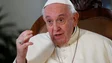 Papa falha viagem para Kiev ou Moscovo devido a problemas no joelho