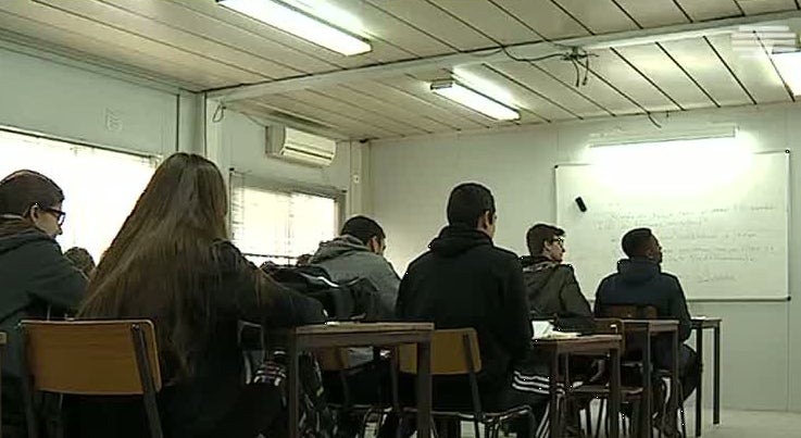 Alunos de escola do Seixal têm aulas em contentores há mais de ... - RTP