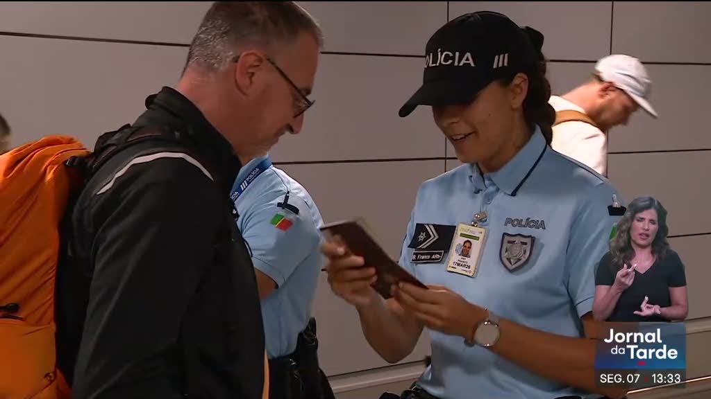 Imagem de Sistema de controlo digital de passaportes funciona sem constrangimentos