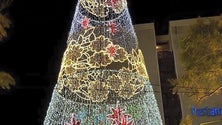 Imagem de Unidade hoteleira no Funchal mostra  árvore de Natal gigante