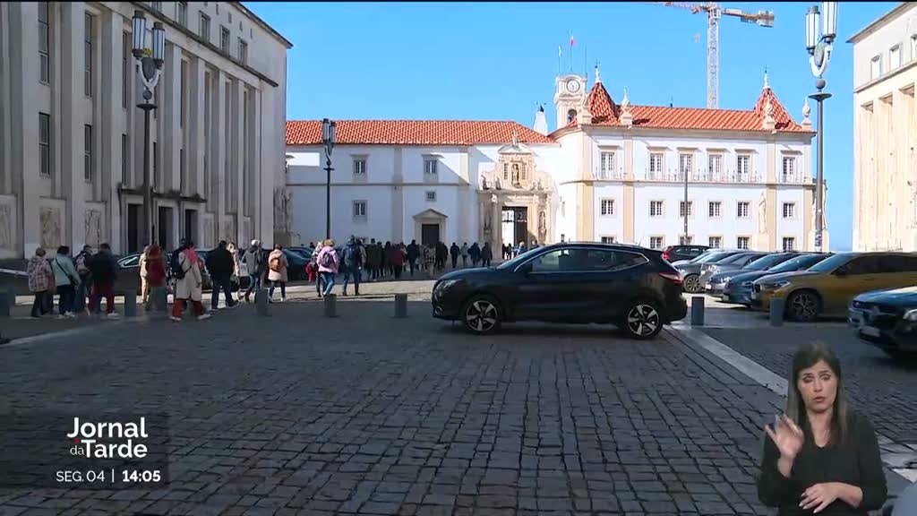 Maioria dos estudantes de Coimbra quer emigrar