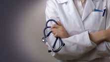 Imagem de Governo prepara admissão de novos médicos
