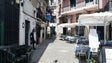 Imagem de Sem cheirar a Santos, roupas nas janelas decoram bairro de Alfama em Lisboa