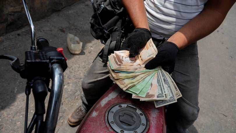 Imagem de Venezuela: Oposição condena aumento do preço do combustível e apela a protestos
