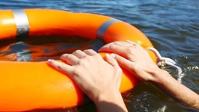 Imagem de Pescador madeirense resgatado do mar com vida