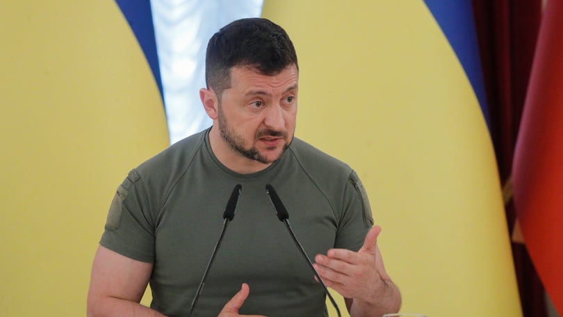 Zelensky anuncia reforço militar da fronteira com a Bielorrússia