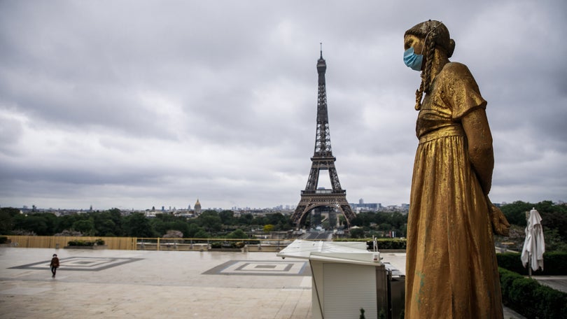 Covid-19: França diminui número de pacientes graves